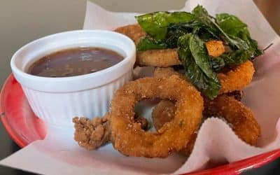 Crispy golden calamari rings appetizer at Tasty Thai Tempe, served hot with sweet chili sauce—favorite starter near ASU.